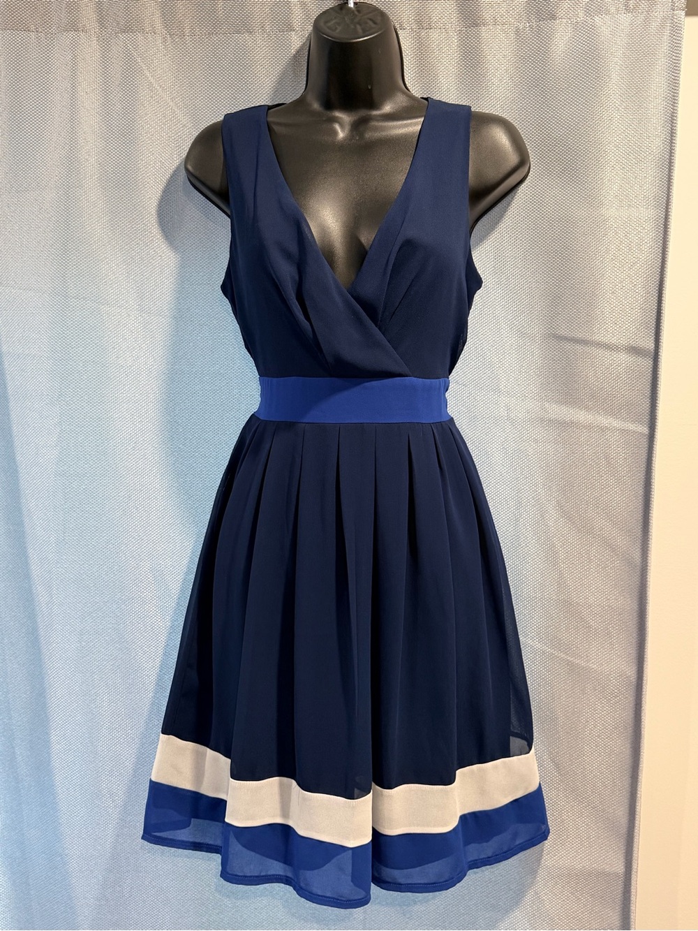 Papillon Blanc Navy & White Fit-and-Flare V-Neck Midi Dress